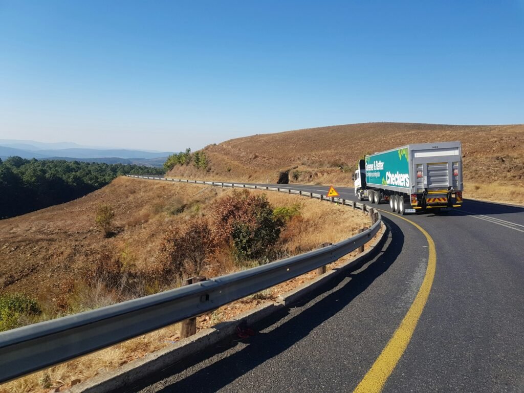 servicios de transporte de mercancías por carretera